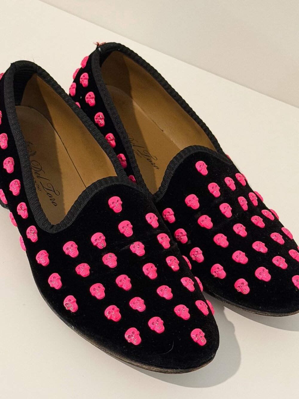 Del Toro Velvet Skull Loafers - Men's Size 7 - Black and Pink